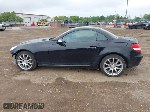 2007 Mercedes-Benz SLK 350 z VIN WDBWK56F67F136085, wystawiony jako IAAI lot #42380601 z przebiegiem 112 246 mil mil oraz . Historia ofert i sprzedaży dostępna na DreamBid. Obrazek 14.