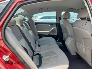 2016 Hyundai Sonata SE z VIN 5NPE24AF0GH302489, wystawiony jako Copart lot #56935185 z przebiegiem 121 767 mil mil oraz Szkoda całkowita • Salvage title. Historia ofert i sprzedaży dostępna na DreamBid. Obrazek 10.