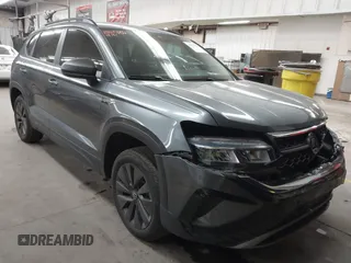 2023 Volkswagen Taos S z VIN 3VVDX7B20PM328807, wystawiony jako IAAI lot #41852177 z przebiegiem 27 047 mil mil oraz . Historia ofert i sprzedaży dostępna na DreamBid. Obrazek 1.