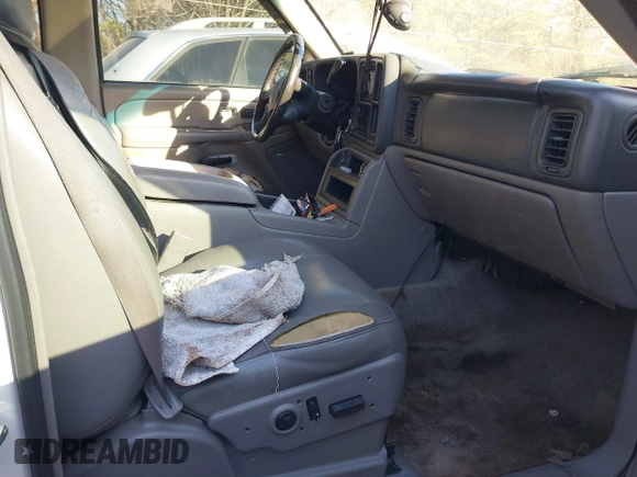 2004 Chevrolet Suburban Z71 with VIN 3GNFK16T84G297488, listed as a IAAI auction lot 41671436 with 1 mi miles. Bid and sale history available at carsss.com. Image 5.