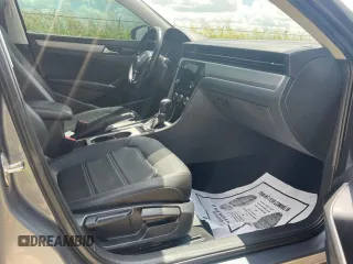 2020 Volkswagen Passat SE z VIN 1VWSA7A30LC007425, wystawiony jako Copart lot #62712615 z przebiegiem 117 196 mil mil oraz Czysty tytuł • Clean title. Historia ofert i sprzedaży dostępna na DreamBid. Obrazek 5.