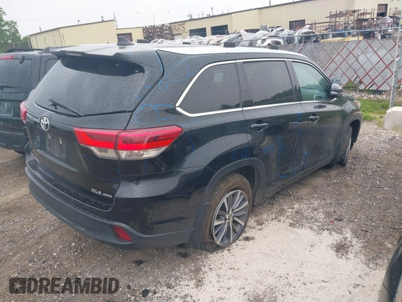 2018 Toyota Highlander SE with VIN 5TDJZRFH3JS543823, listed as a IAAI auction lot 42491705 with 110,801 mi miles and . Bid and sale history available at DreamBid. Image 4.