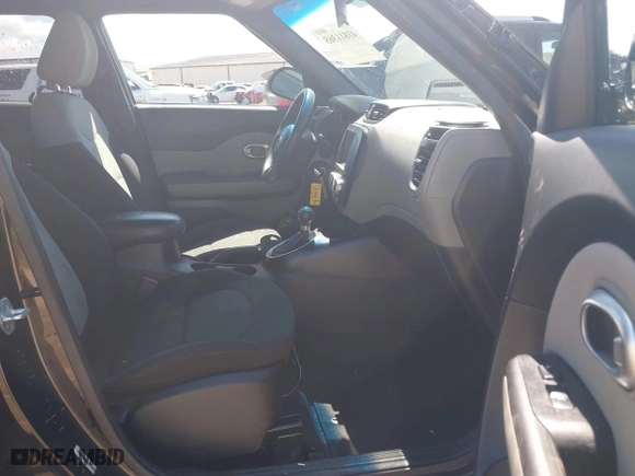 2014 Kia Soul with VIN KNDJN2A21E7011704, listed as a IAAI auction lot 41811365 with 162,252 mi miles. Bid and sale history available at carsss.com. Image 5.