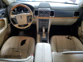 2010 Lincoln MKZ z VIN 3LNHL2JC2AR754092, wystawiony jako Copart lot #56493585 z przebiegiem 84 183 mil mil oraz Szkody całkowita. Historia ofert i sprzedaży dostępna na DreamBid. Obrazek 8.