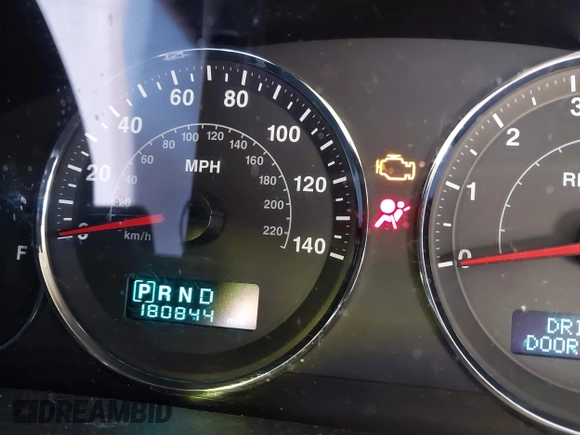 2007 Jeep Commander Limited z VIN 1J8HG58P57C621538, wystawiony jako IAAI lot #41433752 z przebiegiem 180 844 mil mil oraz . Historia ofert i sprzedaży dostępna na DreamBid. Obrazek 7.