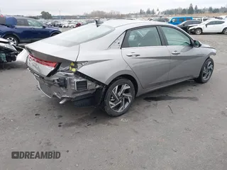 2024 Hyundai Elantra SEL z VIN KMHLS4DG1RU843180, wystawiony jako IAAI lot #41461928 z przebiegiem 514 mil mil oraz . Historia ofert i sprzedaży dostępna na DreamBid. Obrazek 4.