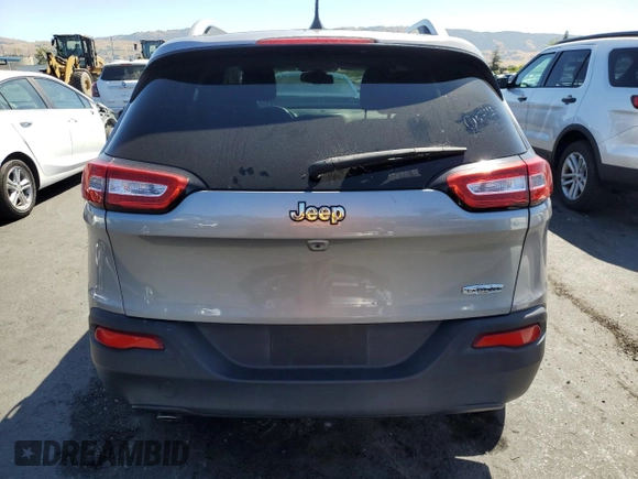 2017 Jeep Cherokee Latitude z VIN 1C4PJLCB6HW502689, wystawiony jako Copart lot #57913075 z przebiegiem 62 435 mil mil oraz Szkoda całkowita • Salvage title. Historia ofert i sprzedaży dostępna na DreamBid. Obrazek 6.