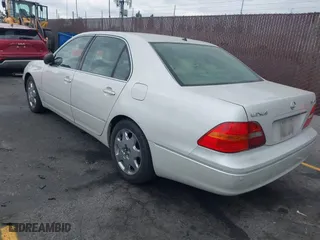 2002 Lexus LS 430 with VIN JTHBN30F520070952, listed as a IAAI auction lot 42045804 with 234,411 mi miles. Bid and sale history available at carsss.com. Image 3.