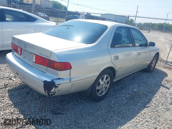 2001 Toyota Camry CE with VIN 4T1BG22K11U805882, listed as a IAAI auction lot 42576999 with 300,777 mi miles and . Bid and sale history available at DreamBid. Image 4.