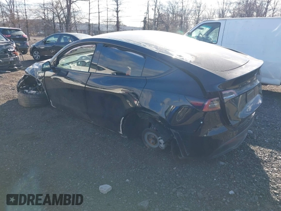 2025 Tesla Model Y Long Range with VIN 7SAYGDED7SF229722, listed as a IAAI auction lot 41330526 with 2,901 mi miles and . Bid and sale history available at DreamBid. Image 3.