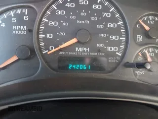 2002 Chevrolet Tahoe Z71 with VIN 1GNEK13T72R259229, listed as a IAAI auction lot 41074268 with 24,206 mi miles. Bid and sale history available at carsss.com. Image 7.