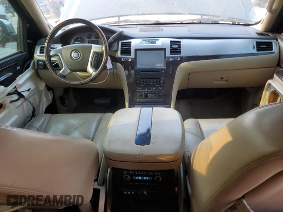 2010 Cadillac Escalade Luxury z VIN 1GYUCBEF3AR276651, wystawiony jako Copart lot #50696745 z przebiegiem Nie podano mil oraz Czysty tytuł • Clean title. Historia ofert i sprzedaży dostępna na DreamBid. Obrazek 8.