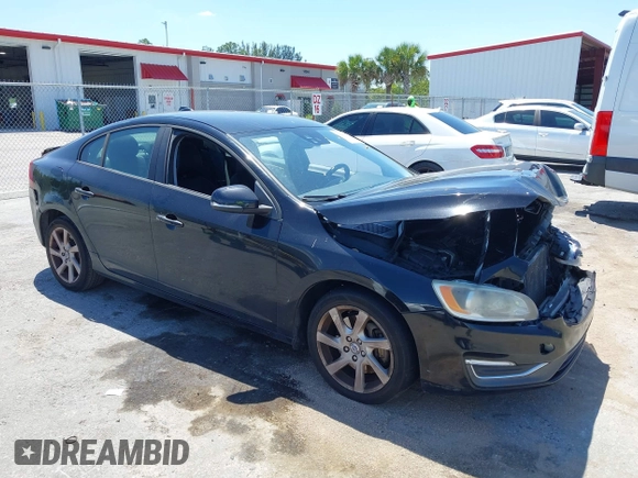 2014 Volvo S60 T5 with VIN YV1612FS1E2294154, listed as a IAAI auction lot 42046636 with 165,257 mi miles. Bid and sale history available at carsss.com. Image 1.