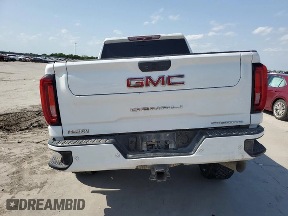 2020 GMC Sierra 2500HD Denali z VIN 1GT49REY1LF225393, wystawiony jako Copart lot #52556145 z przebiegiem Nie podano mil oraz Szkoda całkowita • Salvage title. Historia ofert i sprzedaży dostępna na DreamBid. Obrazek 6.