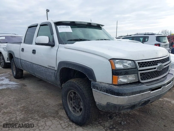 2003 Chevrolet Silverado 1500HD LT with VIN 1GCGK13U53F174242, listed as a IAAI auction lot 41315419 with 205,280 mi miles. Bid and sale history available at carsss.com. Image 1.