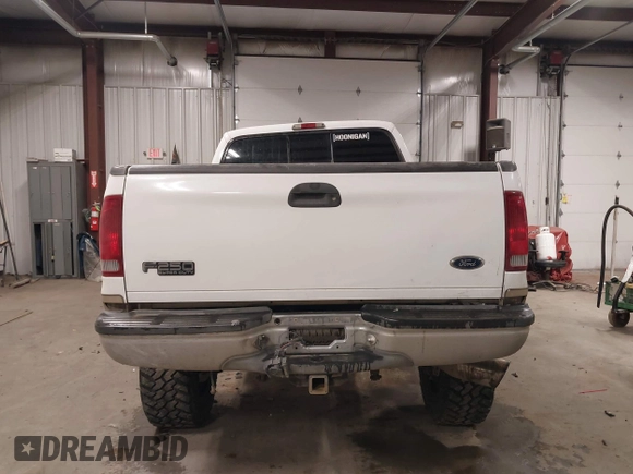 2000 Ford Super Duty F-250 XL with VIN 1FTNW21F4YEA61563, listed as a IAAI auction lot 41334848 with 221,464 mi miles. Bid and sale history available at carsss.com. Image 17.