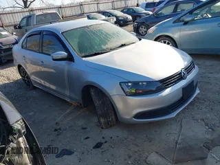 2011 Volkswagen Jetta SE with VIN 3VWDX7AJXBM346566, listed as a IAAI auction lot 41753411 with 181,389 mi miles and . Bid and sale history available at DreamBid. Image 1.