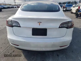 2019 Tesla Model 3 Mid Range with VIN 5YJ3E1EA5KF485116, listed as a Copart auction lot 49289295 with 39,911 mi miles and Salvage Title. Bid and sale history available at DreamBid. Image 6.