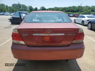 2005 Toyota Camry STD z VIN 4T1BE32K85U429361, wystawiony jako Copart lot #59214715 z przebiegiem 284 988 mil mil oraz Nie do naprawy • Non repairable. Historia ofert i sprzedaży dostępna na DreamBid. Obrazek 6.