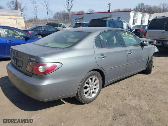 2002 Lexus ES 300 with VIN JTHBF30G125019778, listed as a IAAI auction lot 41780199 with 204,065 mi miles. Bid and sale history available at carsss.com. Image 4.