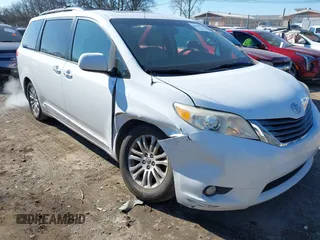 2013 Toyota Sienna XLE AAS z VIN 5TDYK3DC6DS372819, wystawiony jako IAAI lot #41395777 z przebiegiem 181 526 mil mil oraz . Historia ofert i sprzedaży dostępna na DreamBid. Obrazek 6.