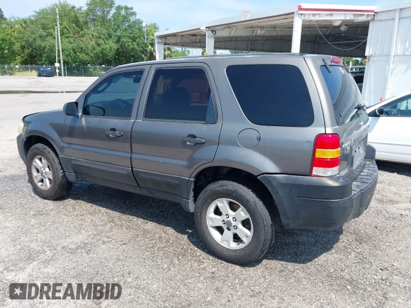 2005 Ford Escape XLT с VIN 1FMYU93155KD62445, выставлен на аукционе IAAI как лот 42222822 с пробегом 271 091 миль миль и . История ставок и продаж доступна на DreamBid. Изображение 3.