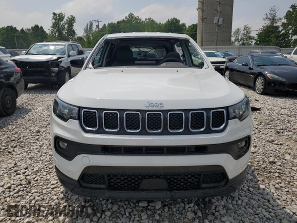 2024 Jeep Compass Latitude Lux with VIN 3C4NJDFN6RT600292, listed as a Copart auction lot 59290395 with 1,639 mi miles and Clean title. Bid and sale history available at DreamBid. Image 5.