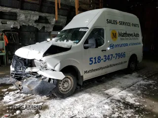 2018 Nissan NV Cargo S z VIN 1N6BF0LY5JN810069, wystawiony jako Copart lot #43775445 z przebiegiem 257 977 mil mil oraz Szkody całkowita. Historia ofert i sprzedaży dostępna na DreamBid. Obrazek 1.