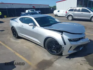 2017 Chevrolet Camaro 1LT z VIN 1G1FB1RS4H0197158, wystawiony jako IAAI lot #42152185 z przebiegiem 107 832 mil mil oraz . Historia ofert i sprzedaży dostępna na DreamBid. Obrazek 1.