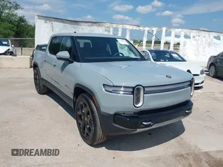 2025 Rivian R1T Adventure z VIN 7FCTGBAAXSN035740, wystawiony jako IAAI lot #42393479 z przebiegiem 2 344 mil mil oraz . Historia ofert i sprzedaży dostępna na DreamBid. Obrazek 1.