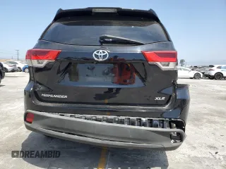2018 Toyota Highlander SE with VIN 5TDKZRFH1JS537037, listed as a Copart auction lot 61818155 with 92,927 mi miles and Salvage title. Bid and sale history available at DreamBid. Image 6.