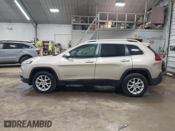 2014 Jeep Cherokee Latitude z VIN 1C4PJMCB0EW291782, wystawiony jako IAAI lot #42124092 z przebiegiem 170 265 mil mil oraz . Historia ofert i sprzedaży dostępna na DreamBid. Obrazek 14.