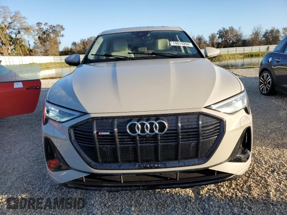 2021 Audi e-tron Sportback Prestige z VIN WA13AAGE4MB018961, wystawiony jako Copart lot #74674294 z przebiegiem Nie podano mil oraz Nie do naprawy • Non repairable. Historia ofert i sprzedaży dostępna na DreamBid. Obrazek 5.