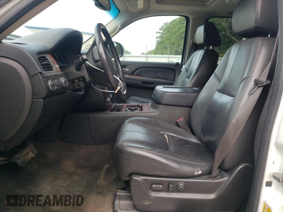 2008 Chevrolet Suburban LTZ with VIN 1GNFK16308R254513, listed as a Copart auction lot 62573335 with 228,421 mi miles and Salvage title. Bid and sale history available at DreamBid. Image 7.