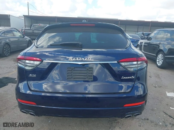 2021 Maserati Levante S with VIN ZN661YUAXMX370022, listed as a IAAI auction lot 40672941 with NaN miles. Bid and sale history available at carsss.com. Image 17.