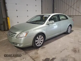 2007 Toyota Avalon XL z VIN 4T1BK36B27U168136, wystawiony jako Copart lot #56777135 z przebiegiem 93 581 mil mil oraz Szkody całkowita. Historia ofert i sprzedaży dostępna na DreamBid. Obrazek 1.