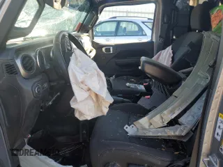 2019 Jeep Wrangler Unlimited Sport Altitude with VIN 1C4HJXDG2KW526792, listed as a Copart auction lot 81760724 with Not provided miles and Salvage title. Bid and sale history available at DreamBid. Image 7.