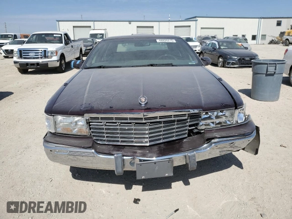 1995 Cadillac Fleetwood z VIN 1G6DW52P6SR702106, wystawiony jako Copart lot #48826215 z przebiegiem 140 971 mil mil oraz Szkoda całkowita • Salvage title. Historia ofert i sprzedaży dostępna na DreamBid. Obrazek 5.