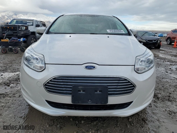 2013 Ford Focus Electric with VIN 1FADP3R44DL352402, listed as a Copart auction lot 45566905 with 0 mi miles and Salvage Title. Bid and sale history available at carsss.com. Image 5.