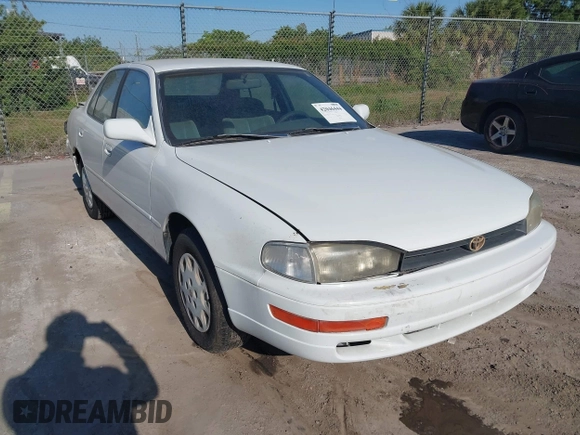 1993 Toyota Camry LE with VIN 4T1SK12E6PU316163, listed as a IAAI auction lot 42046444 with 261,514 mi miles. Bid and sale history available at carsss.com. Image 1.