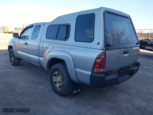 2006 Toyota Tacoma with VIN 5TEUX42N36Z198207, listed as a IAAI auction lot 41893976 with 215,738 mi miles. Bid and sale history available at carsss.com. Image 3.
