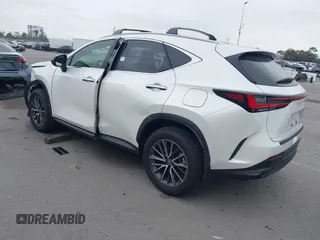 2025 Lexus NX 250 z VIN JTJADCAZ0S2016372, wystawiony jako IAAI lot #42254626 z przebiegiem 7 339 mil mil oraz . Historia ofert i sprzedaży dostępna na DreamBid. Obrazek 3.
