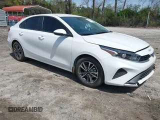 2024 Kia Forte LXS z VIN 3KPF24ADXRE827277, wystawiony jako IAAI lot #41936324 z przebiegiem 35 000 mil mil oraz . Historia ofert i sprzedaży dostępna na DreamBid. Obrazek 1.