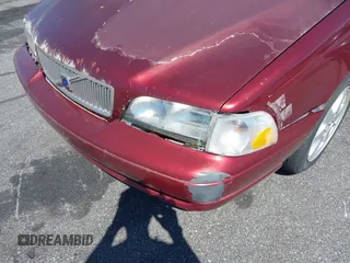2000 Volvo V70 z VIN YV1LW61J8Y2644104, wystawiony jako IAAI lot #42307218 z przebiegiem 251 170 mil mil oraz . Historia ofert i sprzedaży dostępna na DreamBid. Obrazek 12.