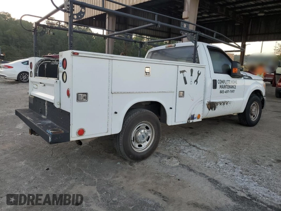 2014 Ford F-250 XL z VIN 1FDBF2A63EEB52351, wystawiony jako Copart lot #72956934 z przebiegiem 263 040 mil mil oraz Szkoda całkowita • Salvage title. Historia ofert i sprzedaży dostępna na DreamBid. Obrazek 3.