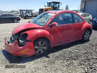 2006 Volkswagen New Beetle Coupe with VIN 3VWRG31CX6M417819, listed as a Copart auction lot 61527184 with 199,833 mi miles and Salvage Title. Bid and sale history available at carsss.com. Image 1.