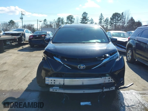 2024 Toyota Sienna XSE with VIN 5TDXSKFC1RS138680, listed as a IAAI auction lot 41640585 with 46,536 mi miles. Bid and sale history available at carsss.com. Image 13.
