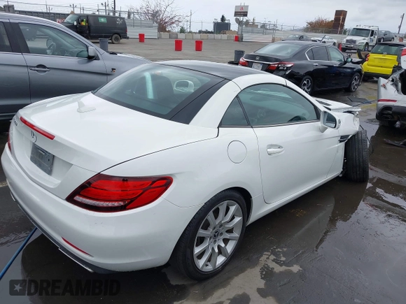 2020 Mercedes-Benz SLC 300 с VIN W1KPK3JA7LF170171, выставлен на аукционе IAAI как лот 42119425 с пробегом 2 408 миль миль и . История ставок и продаж доступна на DreamBid. Изображение 4.