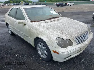 2004 Mercedes-Benz C 240 z VIN WDBRF81J54F470702, wystawiony jako IAAI lot #42228330 z przebiegiem 169 875 mil mil oraz . Historia ofert i sprzedaży dostępna na DreamBid. Obrazek 1.