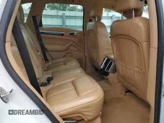 2017 Porsche Cayenne z VIN WP1AA2A20HKA90715, wystawiony jako Copart lot #53635315 z przebiegiem 131 703 mil mil oraz Szkody całkowita. Historia ofert i sprzedaży dostępna na DreamBid. Obrazek 11.